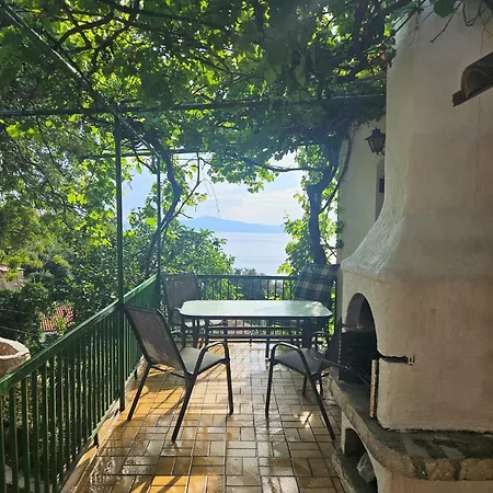 בית נופש Mount Kalathi Seaview Retreat *