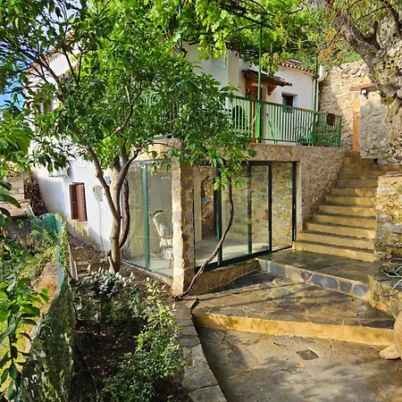 בית נופש Mount Kalathi Seaview Retreat