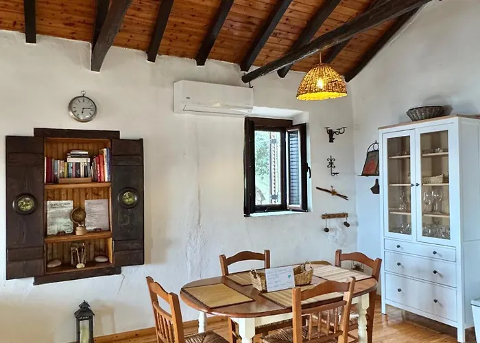 Nyaraló Mount Kalathi Seaview Retreat *